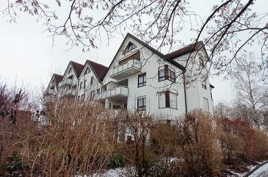 Sehr schöne 3 Zi. Wohnung mit Loggia u. TG Stellplatz in super Lage