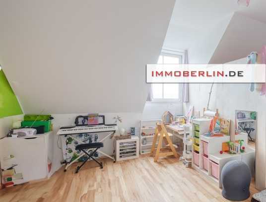 IMMOBERLIN.DE - Vortreffliche Altbauwohnung mit Sonnenbalkon + Pkw-Stellplatz