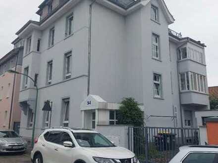 FRANKFURT-GRIESHEIM: Gepflegtes freistehendes 4-Familien-Haus - ALTBAU -