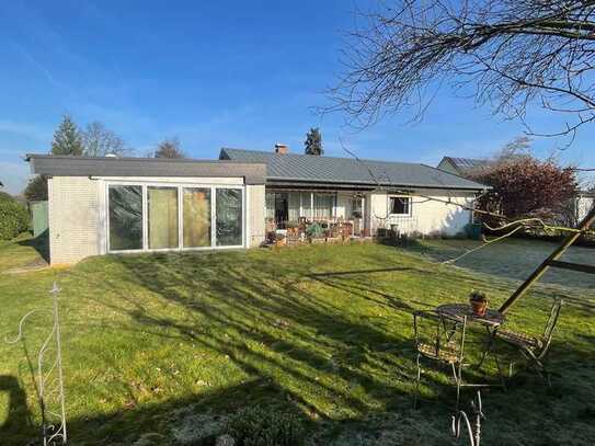 BS-Schapen, s ruhige Lage, Bungalow m. Satteldach, 130m²-Wfl+30m² Hobbyr, 5-6 Zi, EBK, Kamin, 1 Gara