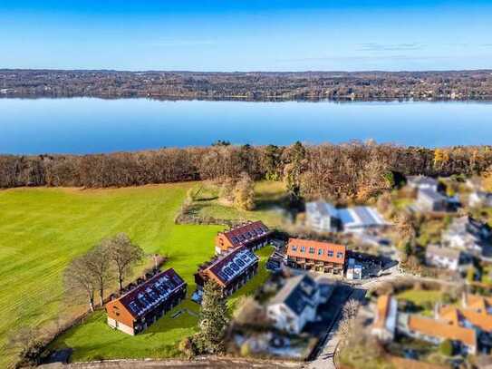 Neubau: Modernes Mittelhaus in idyllischer Lage