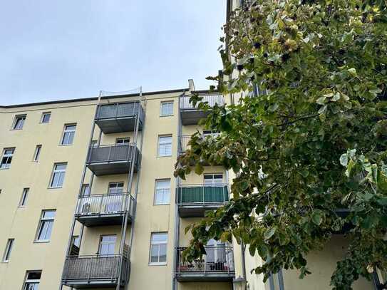 Ansprechender Grundriss, mit Einbauküche und Balkon, unweit der UNI.