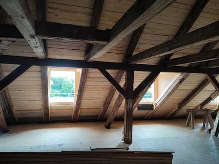 Traumhafte Dachgeschosswohnung im Schloss Regendorf
