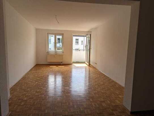 Schöne Aussicht, Balkon, EBK, Parkettboden, 2 Zimmer in Nähe Uniklinik sucht Sie!