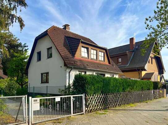 Familienidylle in Rudow: Einfamilienhaus mit Garten, Garage und Ausbaupotenzial im Dachgeschoss