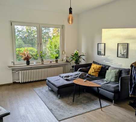 Moderne 2-Zimmer-Hochparterre-Wohnung mit Wannenbad (Fenster) und kleiner, privater Loggia