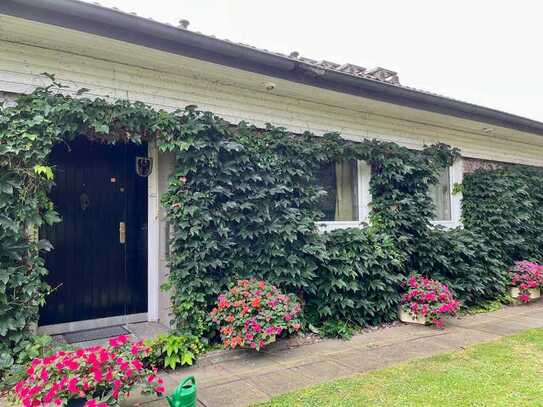 Hemmingen OT Arnum: Einfamilienhaus Bungalow am Grün-/Naturgebiet in ruhiger Lage, nahe Arnumer See