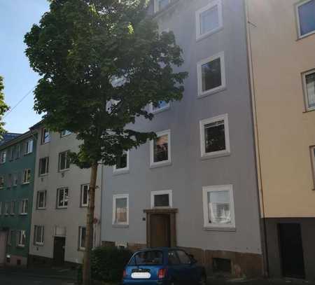 Komplett sanierte Wohnung mit Einbauküche und Balkon in Uni-Nähe