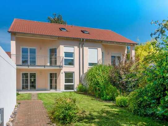 Haus (DHH) in Regensburg-Süd mit Dachstudio, Balkon & Garten | 152 m2 Bezugsfrei ab 01.01.2025