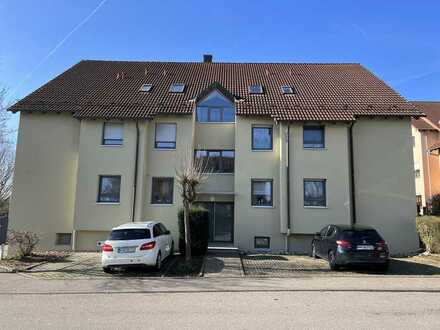 Schöne 3 Zimmer Wohnung mit EBK + Balkon und Pkw Stellplatz