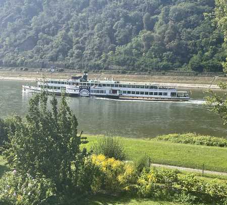 Traumhafter Rheinblick aus erster Reihe! Hochwertige 2-Zi-WG mit neuw. Einbauküche, Balkon u. Garten