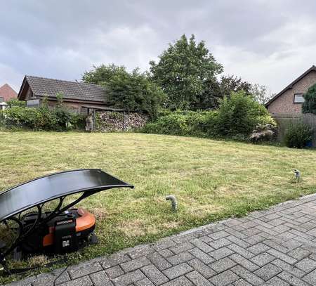 Geräumiges Einfamilienhaus mit moderner Einbauküche, Garten & Garage in ruhiger Lage