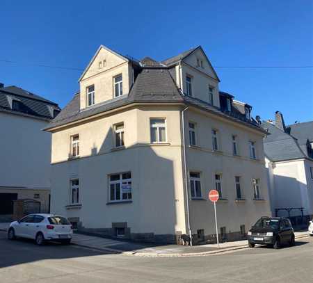 Günstige DG 2-Zimmer mit Laminat in guter Lage!