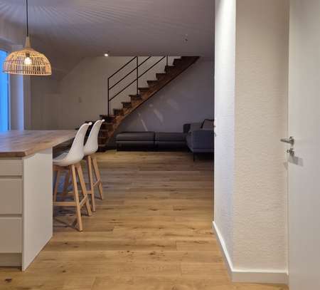 Nähe Waldau/Uniklinik: Moderne, sanierte 3-Zimmer Maisonette Wohnung mit 2 Balkonen und Garage