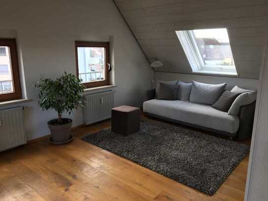 Wunderschöne, vollmöblierte und modernisierte 2,5-Zimmer-Dachgeschosswohnung mit EBK in HN