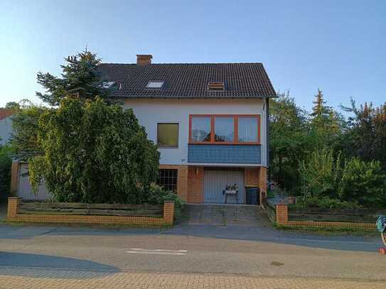 Solides familienfreundliches Massivhaus mit Obst- und Blumen-Garten