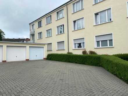 frisch saniert: 2 Zimmer Wohnung mit Stellplatz in ruhiger Lage!