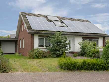 Einfamilienhaus mit PV-Anlage und 2 Garagen zu verkaufen!
