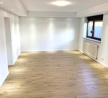 Komplett neu renovierte 2-Zimmer Souterrain-Wohnung inkl. Garage