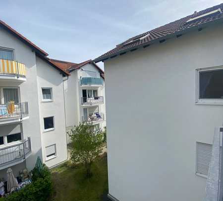 OFFENBACH AM MAIN: Ruhig gelegene Maisonette-Wohnung mit 2 Balkone und Stellplatz!