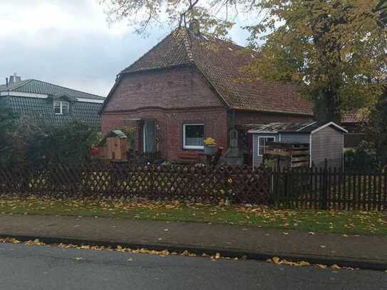 Zweifamilienhaus mit großer Ausbaureserve im Dachgeschoß / Nähe Salzhausen