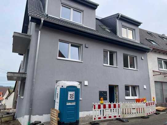 Naubau Wohnung mit drei Zimmern sowie Balkon und EBK in Gochsheim