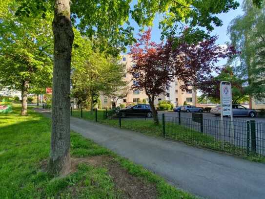 Moderne, gehobene 2-Zi-Wohnung mit Südbalkon