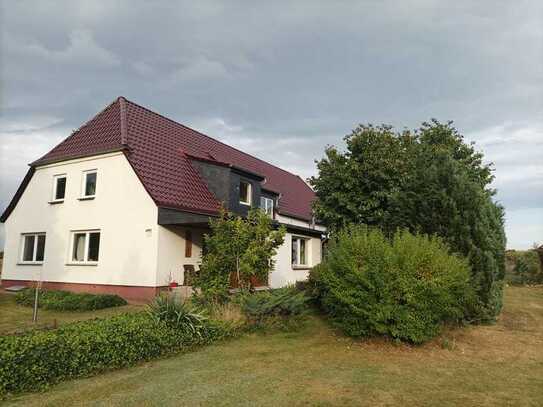 Riesiges Bauernhaus mit Werkstatt, Stall etc. zu vermieten