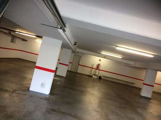 Tiefgaragenstellplatz zu vermieten