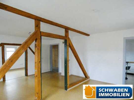 BARRIEREFREIE 4-ZIMMER-WOHNUNG mit Balkon, Doppelgarage und Nebengebäude in Asselfingen zu verkaufen
