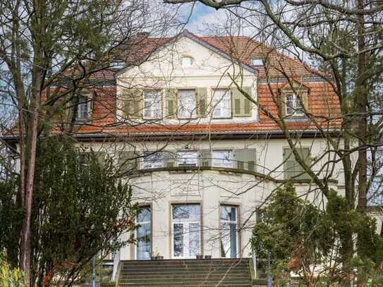 Hochherrschaftliche Architektur trifft heutige Innovation - 4-Zimmer-Wohnung mit Terrasse