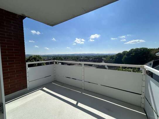 schöne Wohnung mit Balkon südwest und Ausblick