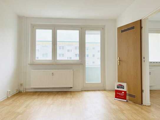 Mit Balkonverglasung! 2-Zimmer-Wohnung mit Dusche in Rostock-Lütten Klein