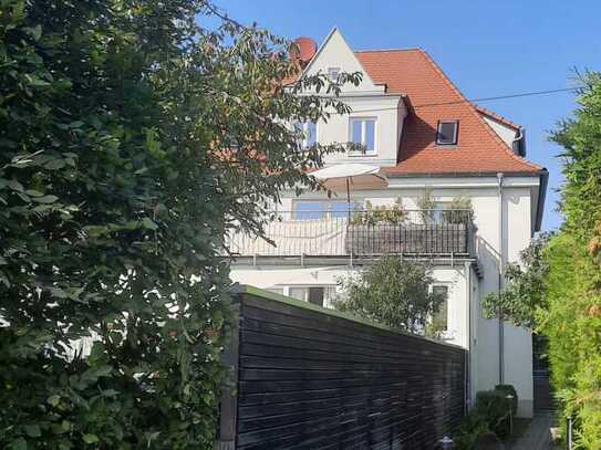 *Provisionsfrei* Helle Maisonettewohnung in Villa nahe Fürther Stadtwald