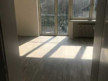 **Neu renovierte Single Wohnung im Essener Südviertel**