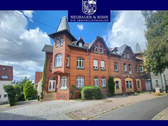 Stil-Altbau ETW mit großer Terrasse im alten Kern von Erbenheim