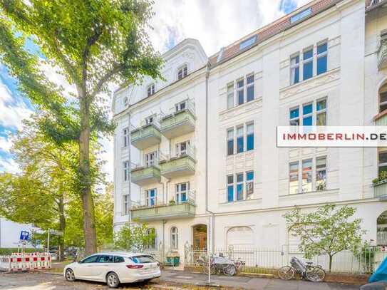 IMMOBERLIN.DE - Sehr charmante Altbauwohnung mit Südloggia in ruhiger Lage