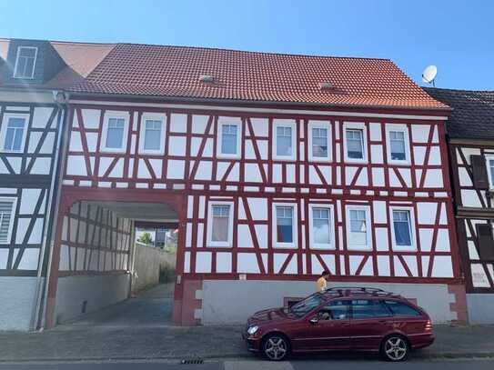 Gepflegtes, 3-Familienhaus in Hammersbach: Vielseitiges Renditeobjekt