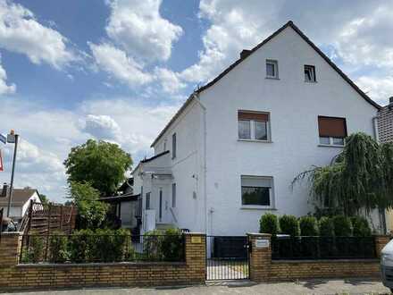 Freundliche, zentral gelegene 3-ZI-Doppelhaushälfte + DG ausgebaut mit Garten und EBK in Raunheim