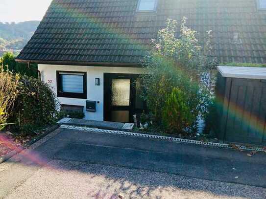 Top-Angebot ! Einfamilien-Doppelhaushälfte nebst Einliegerappartement und Garage