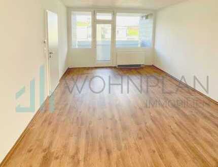 *** Platz für Familien- große 4 Zimmer Wohnung mit Balkon***
