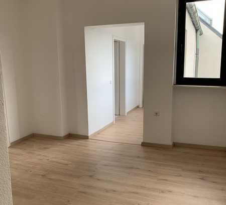 Schöne, helle Altbau-Etagenwohnung, renoviert.