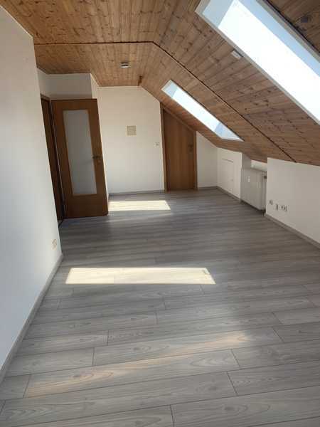                                                               Helle Dachgeschosswohnung zu vermieten                                                       in Eurasburg (Aichach-Friedberg)