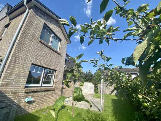 Schönes Einfamilienhaus mit gemütlichem Garten in zentraler Lage - Courtagefrei