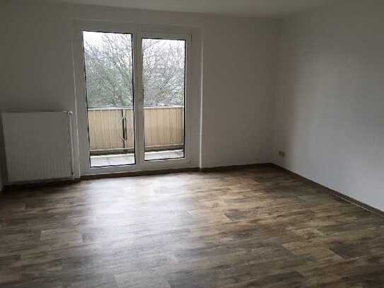 Singlewohnung mit Balkon! Sanierung nach Ihren Wünschen!