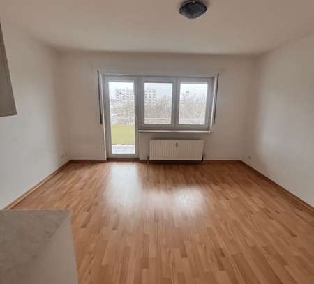 Helle 1-Zimmer-Wohnung mit großem Balkon und Küchenzeile