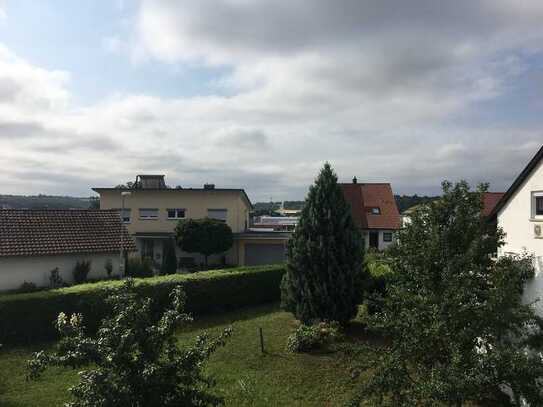 Aussichtslage, 3-Zi-Whg mit extra Home Office Zi.- Kirchheim/N. , Südbalkon, großen Garage