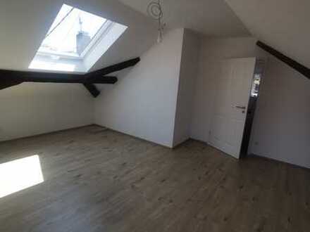 Stilvolle, sehr zentrale, lichtdurchflutete 2-Zimmer-Wohnung mit Einbauküche in Nürtingen