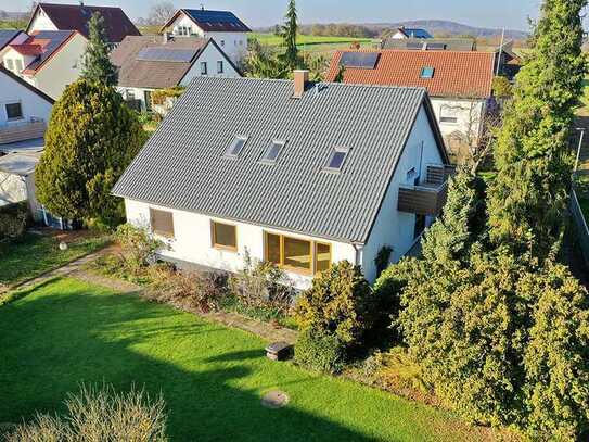 Einfamilienhaus mit Einliegerwohnung, großem Garten, Garage und Carport in ruhiger Lage