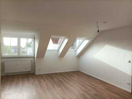 Erstbezug nach Sanierung: Geschmackvolle 2-Raum-Dachgeschosswohnung in Klosterlechfeld